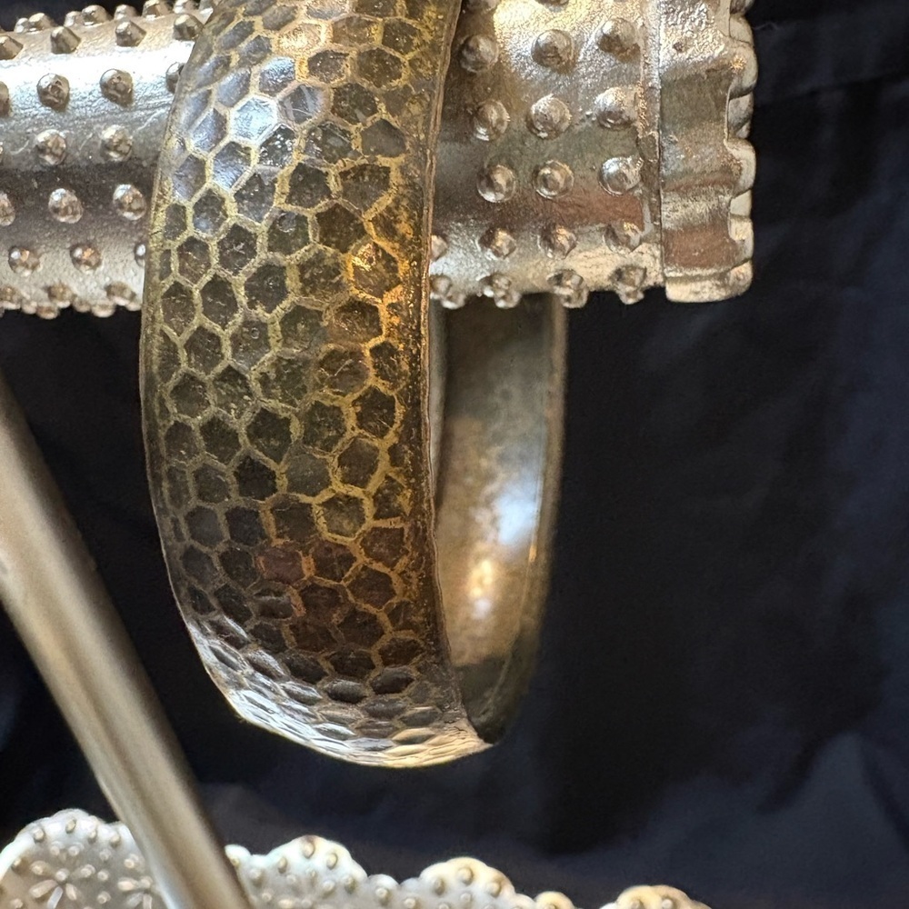 Elegant Gold Bracelet with Intricate Textures - Picture 7 of 11